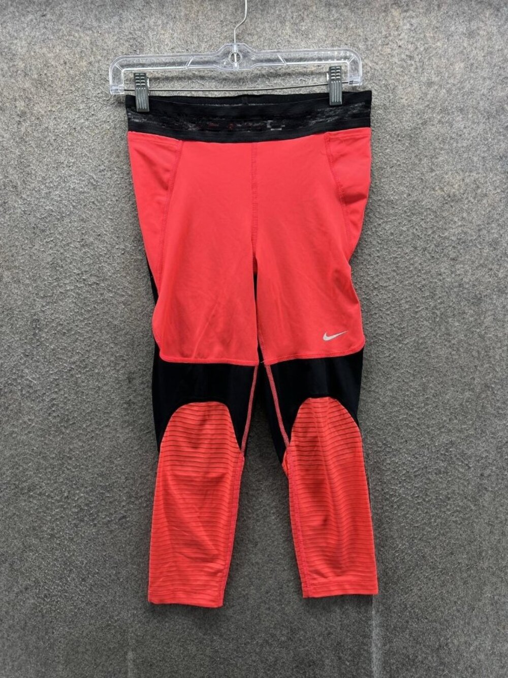 Nike Running Leggings Womens Medium Red Black 3/4 Compression Leggings Athletic